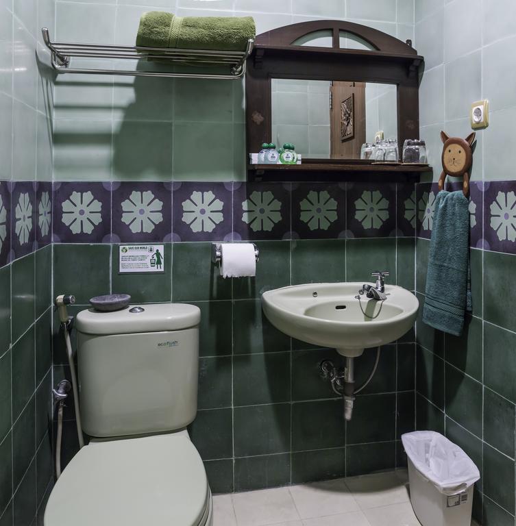 Dhanesvara Holistic Unique Homestay Wonocolo Exterior photo