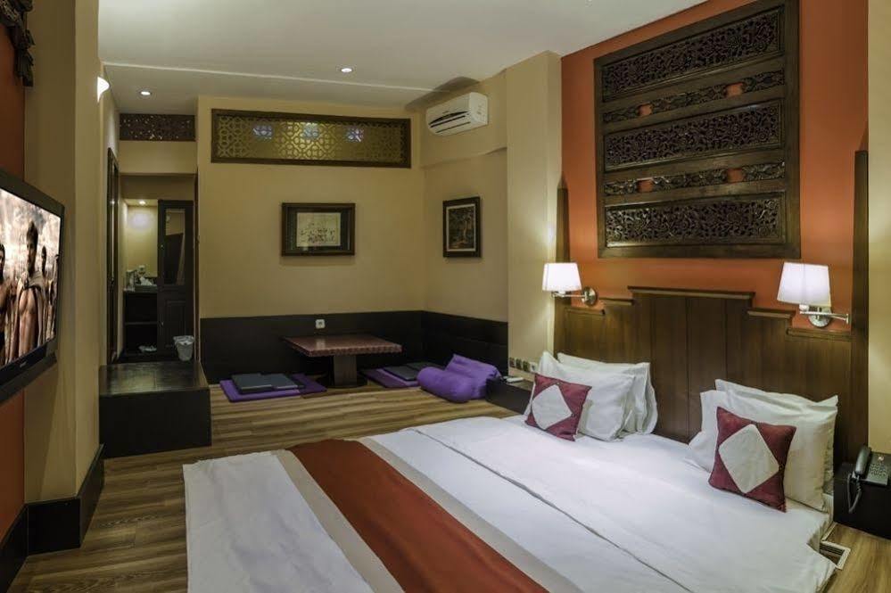 Dhanesvara Holistic Unique Homestay Wonocolo Exterior photo